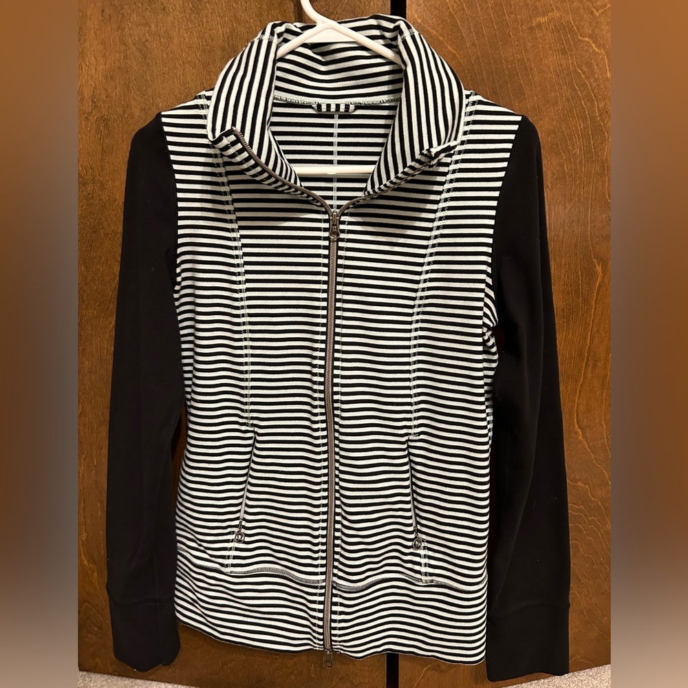 LULULEMON ZIP UP
